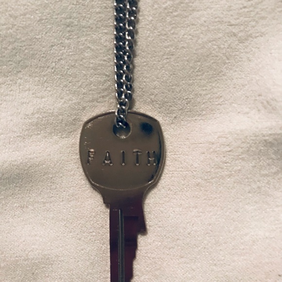Giving Key necklaces - Picture 5 of 6